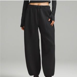 Lululemon mixed fabric tapered pant